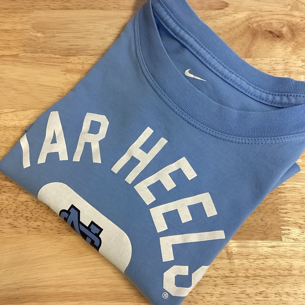 Ladies Nike UNC Tar Heels Crop Short Sleeve‎ Tshirt - Medium